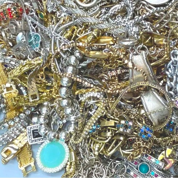 2 LBs Vintage mod jewelry lot~ BOTTOM OF THE BOX & TANGLED~ Jewelry gold silver - Picture 4 of 5